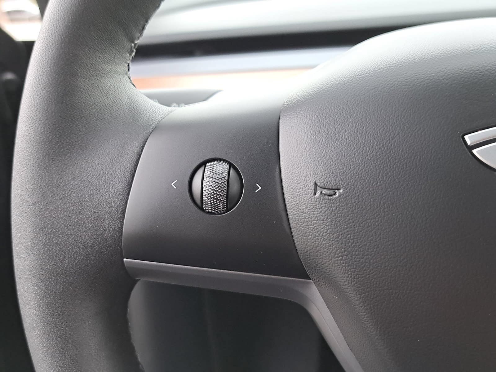 Used 2024 Tesla Model Y 2WD image 19