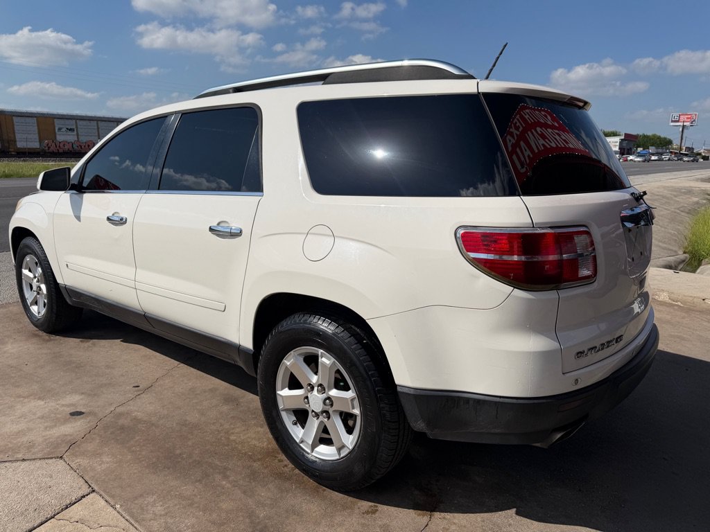 Used 2008 Saturn Outlook XR w/ Advanced Audio Package FWD image 12