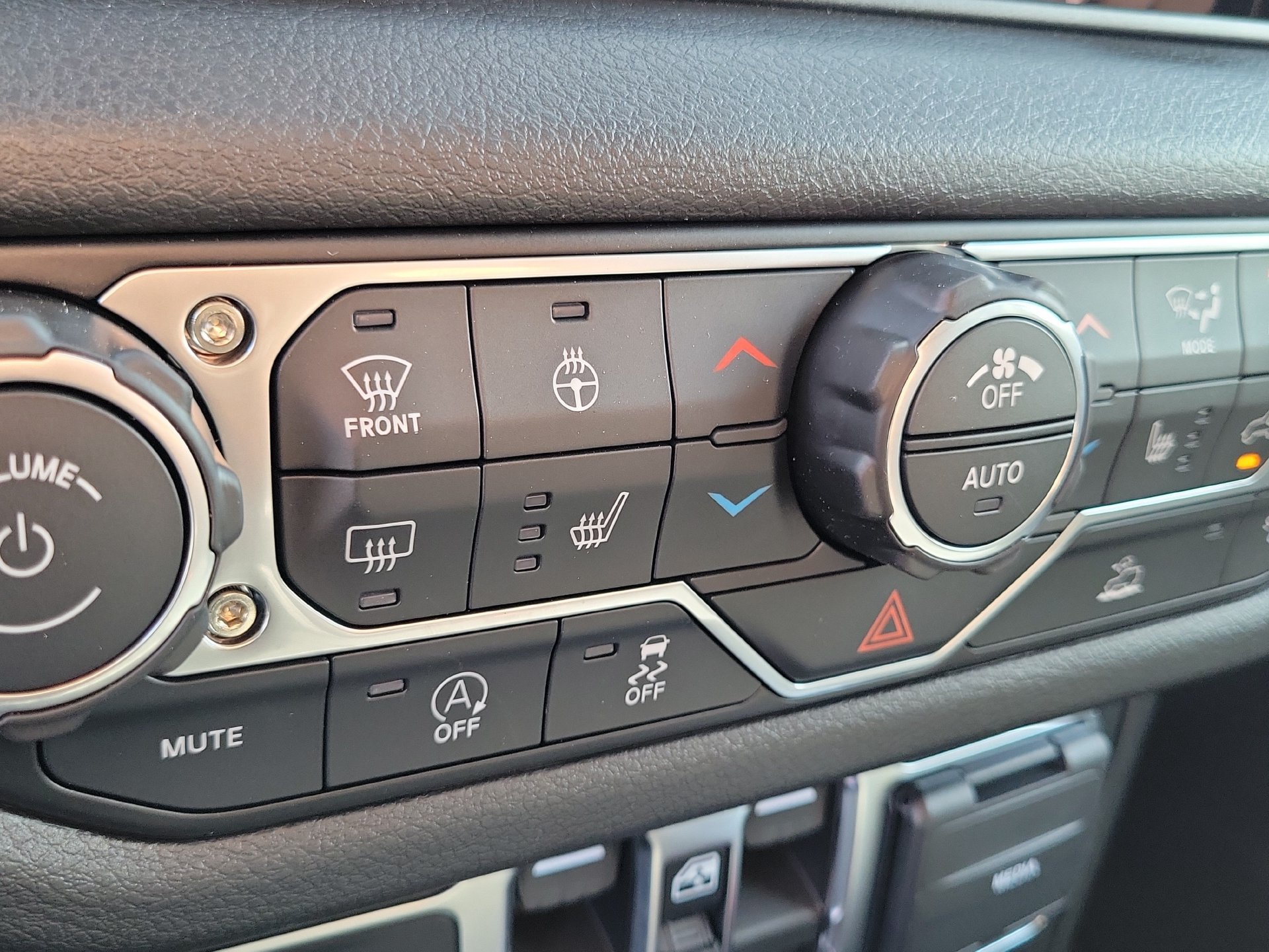 New 2026 Jeep Gladiator Sport AWD/4WD image 9