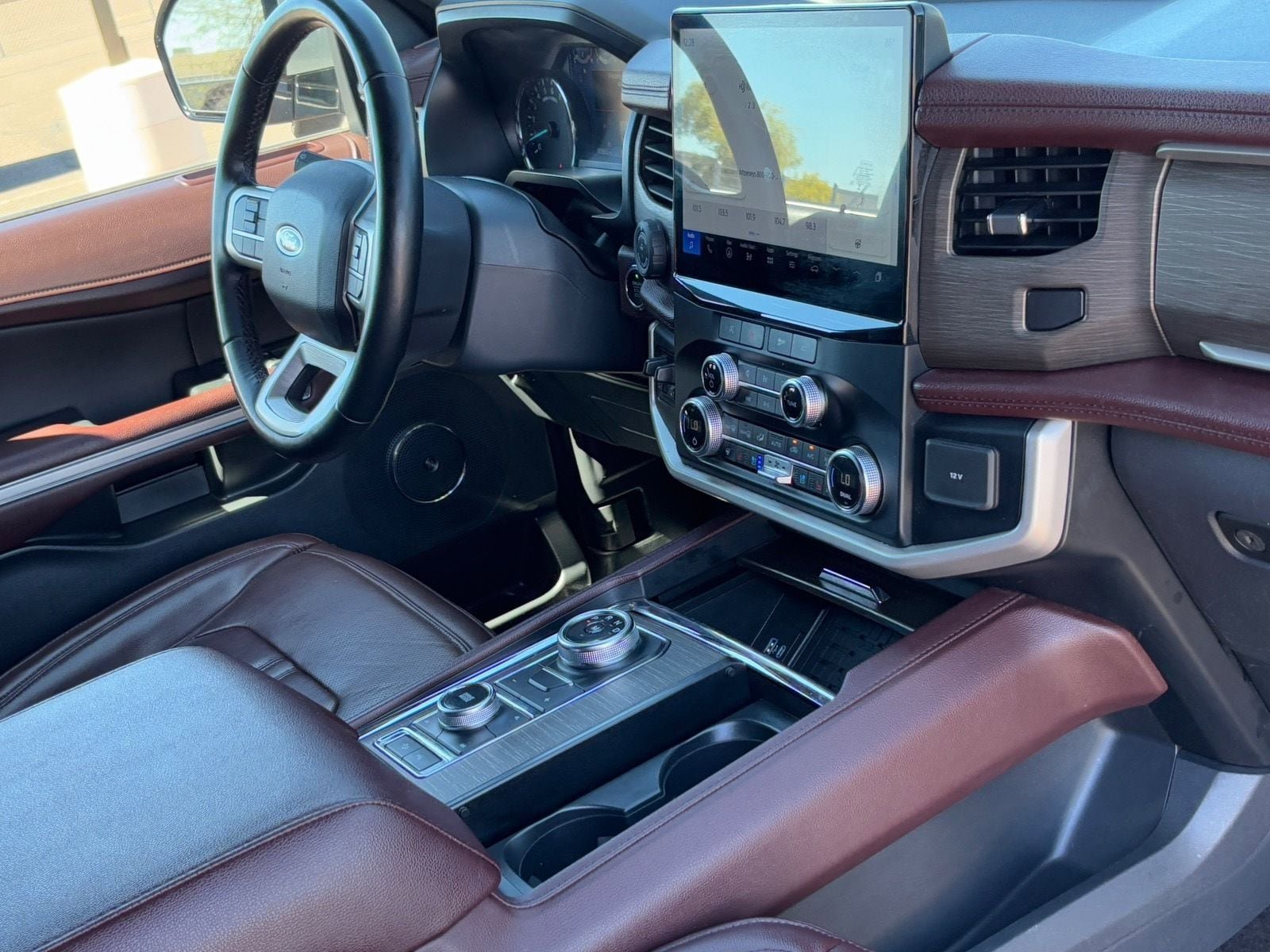 Used 2023 Ford Expedition Max Limited image 9