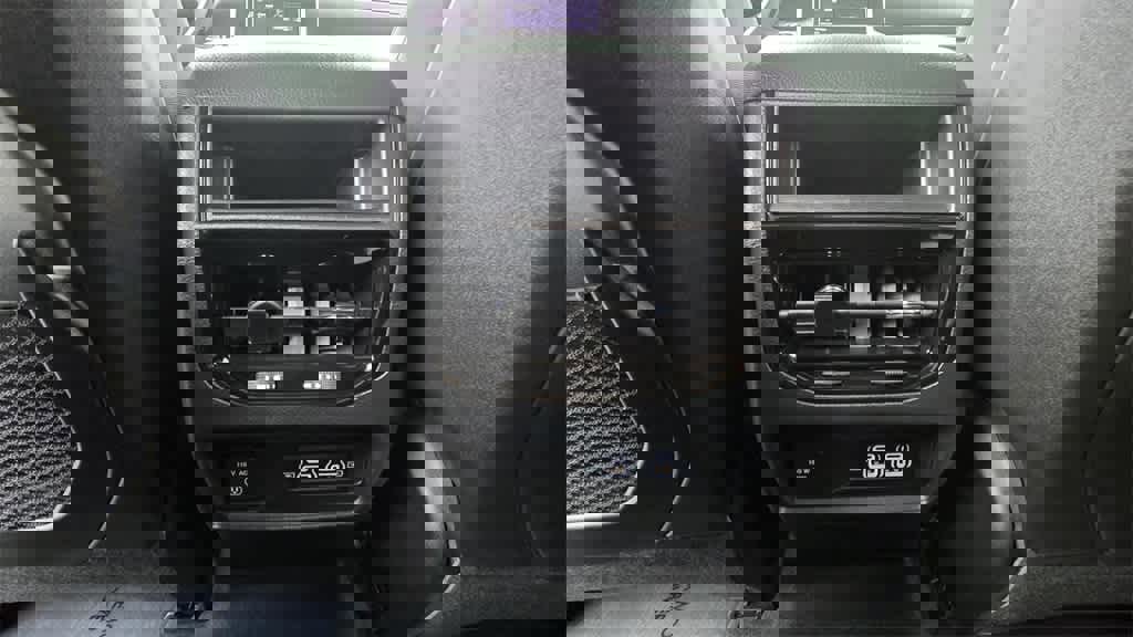 New 2025 Jeep Grand Cherokee Altitude image 13