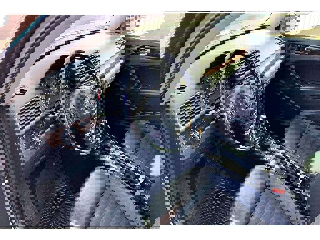 Used 2014 Volkswagen Passat TDI SEL Premium image 16