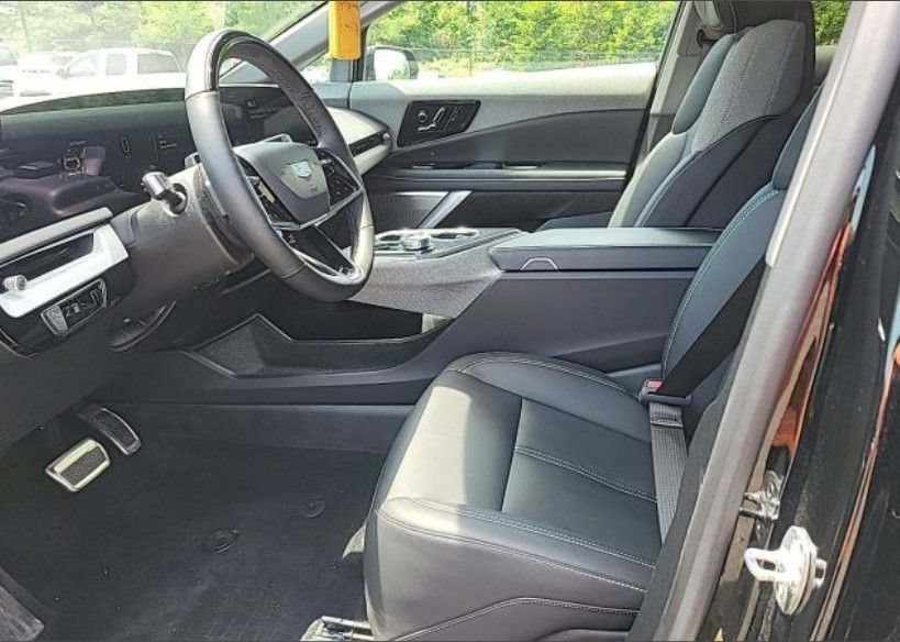 Used 2025 Cadillac Optiq Sport 1 AWD/4WD image 7