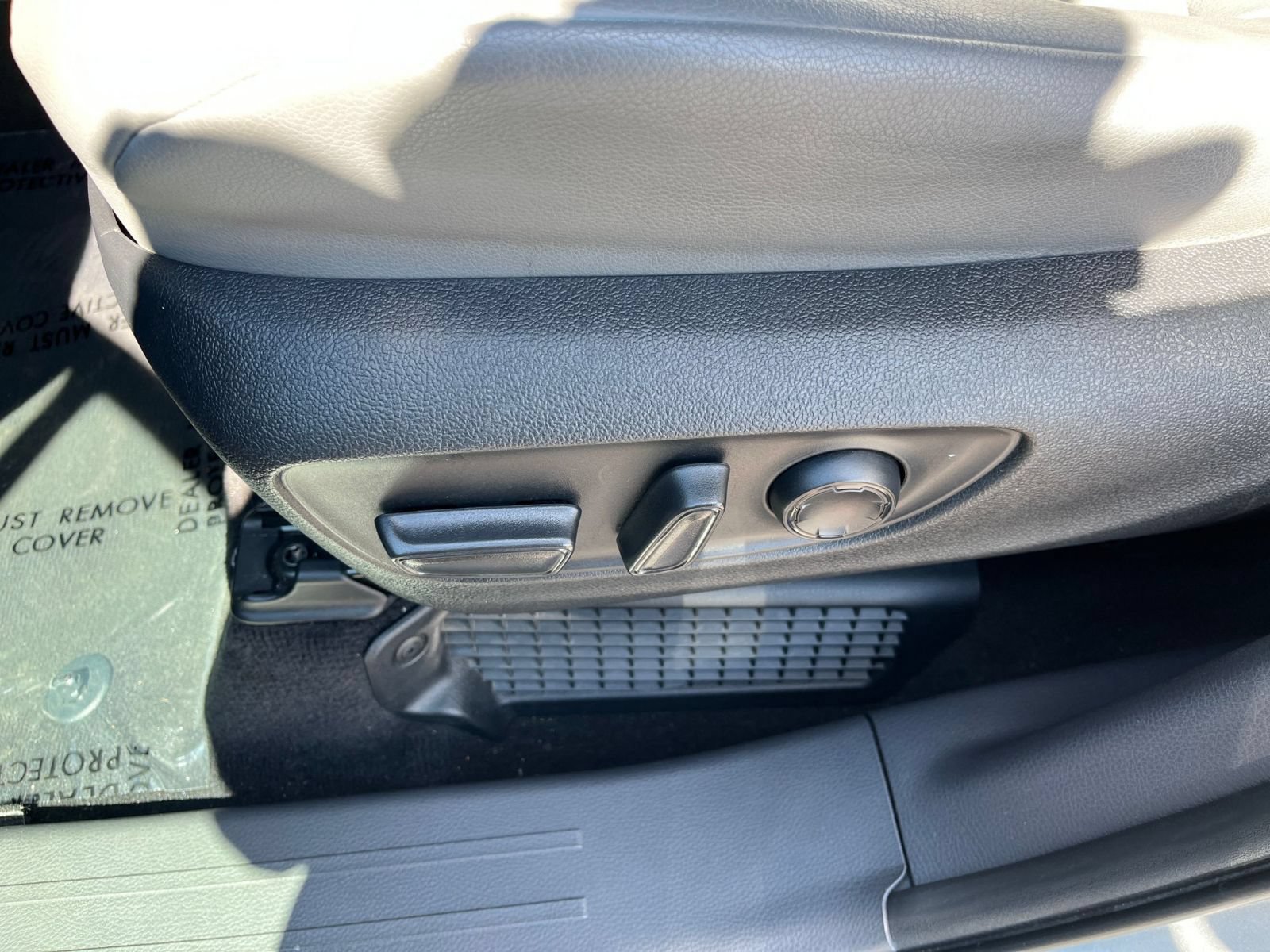 Used 2023 Toyota Sienna XLE FWD image 18