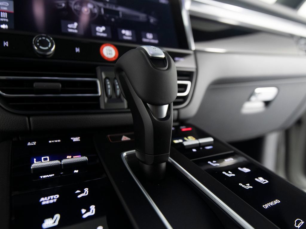 New 2026 Porsche Macan AWD/4WD image 30