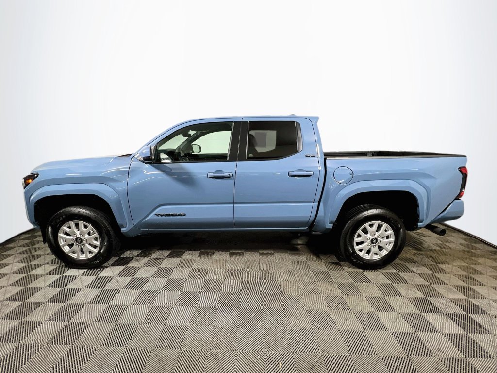 Certified 2026 Toyota Tacoma SR5 AWD/4WD image 4