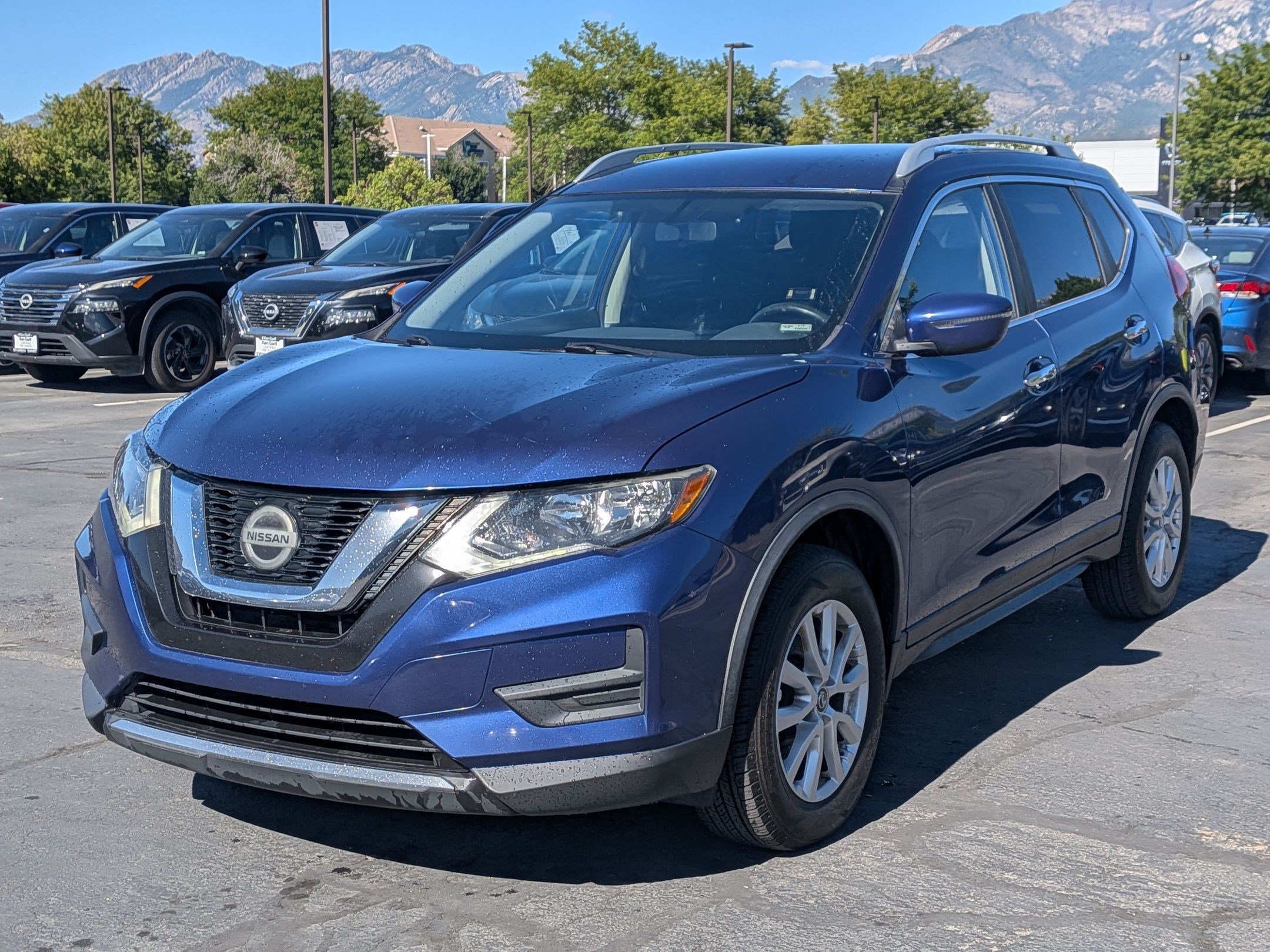 Used 2018 Nissan Rogue SV AWD/4WD image 10
