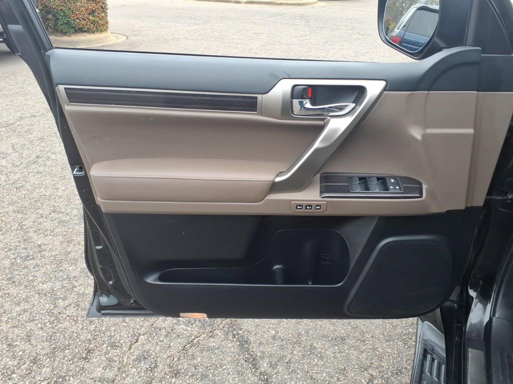Used 2021 Lexus GX 460 Premium w/ Premium Package image 10