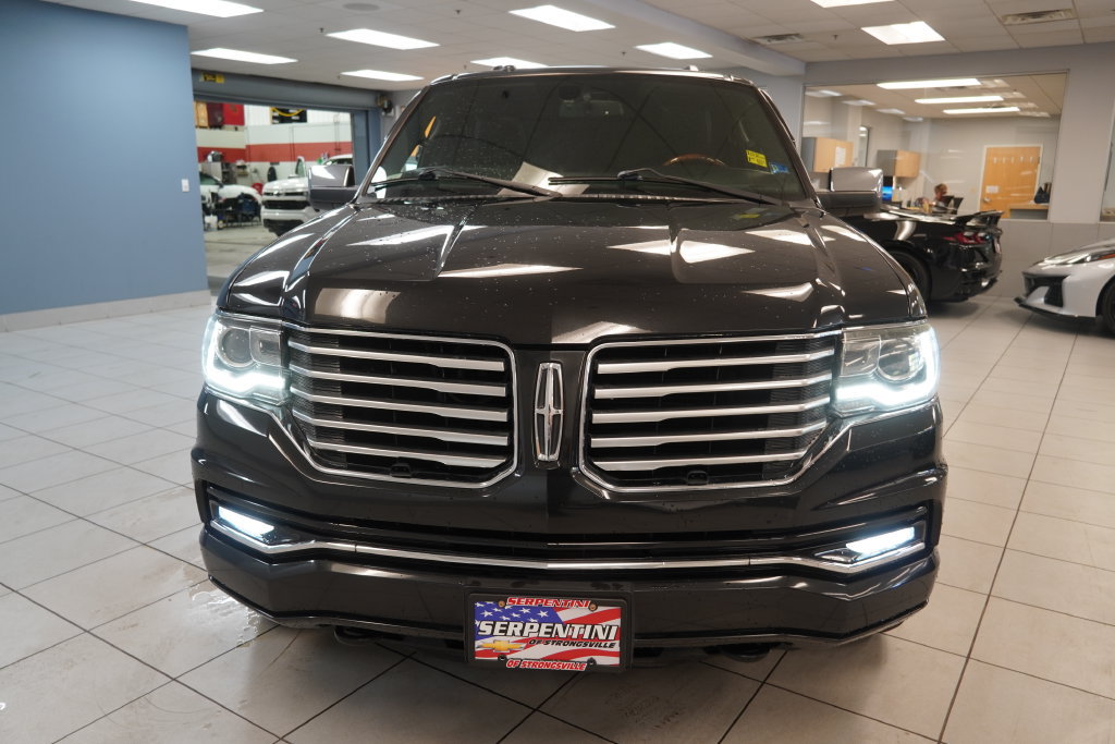 Used 2015 Lincoln Navigator L 4WD image 18
