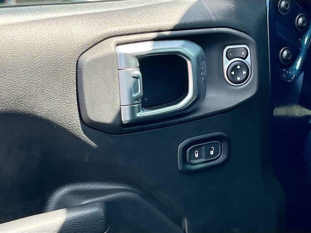 Certified 2025 Jeep Gladiator Sport AWD/4WD image 18