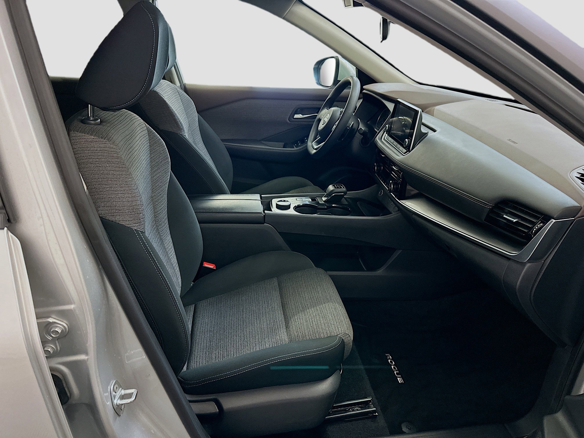 Used 2023 Nissan Rogue SV AWD/4WD image 31