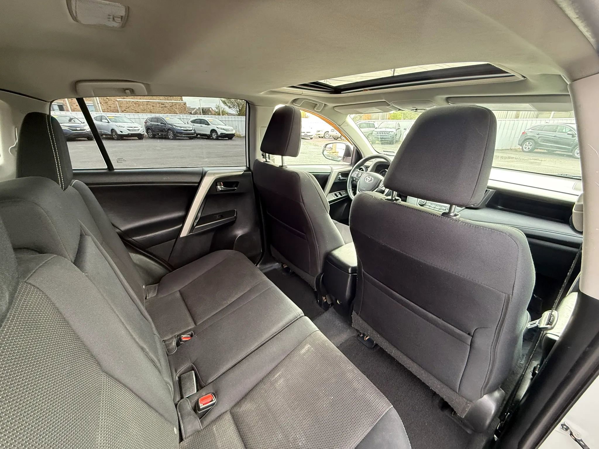 Used 2016 Toyota RAV4 XLE AWD/4WD image 11