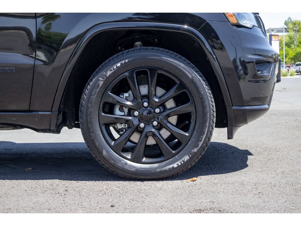 Used 2021 Jeep Grand Cherokee Laredo X AWD/4WD image 10