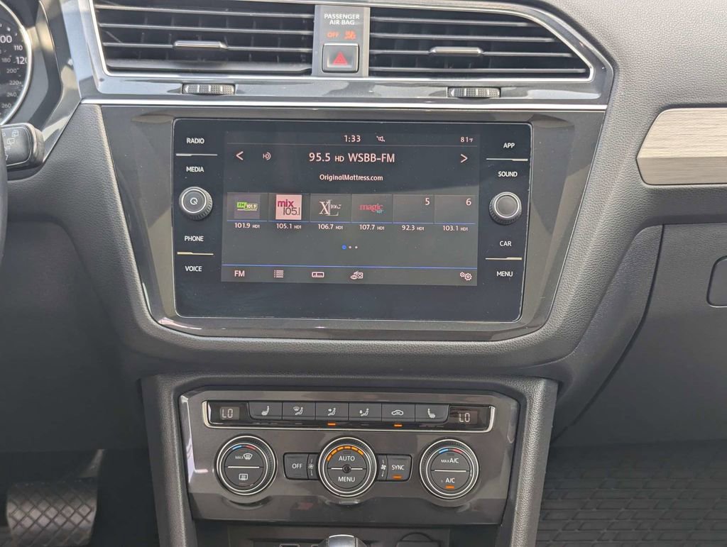 Used 2018 Volkswagen Tiguan SE w/ Panoramic Sunroof Package image 19