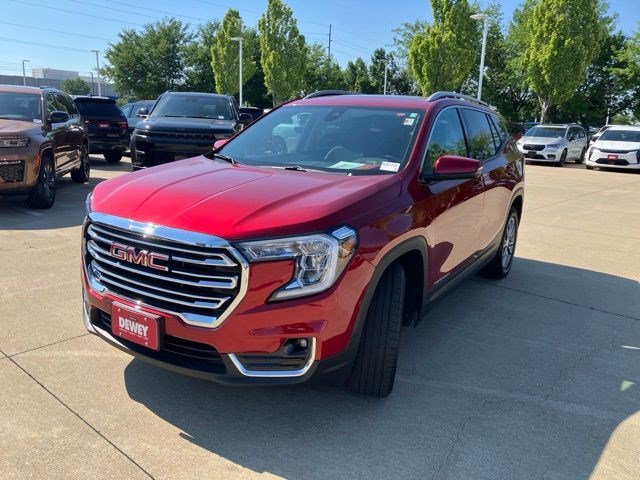 Used 2024 GMC Terrain SLT w/ Infotainment Package II AWD/4WD image 3