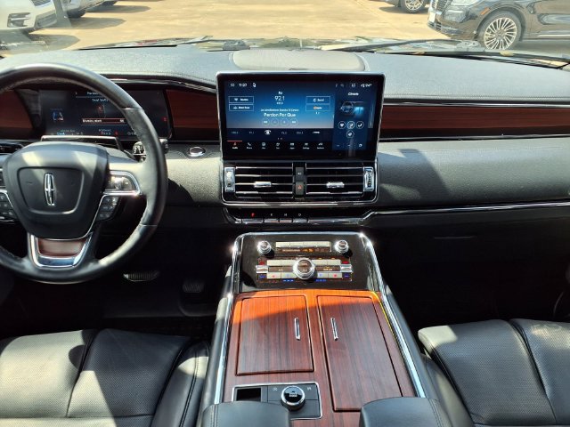 Used 2023 Lincoln Navigator L Reserve AWD/4WD image 7