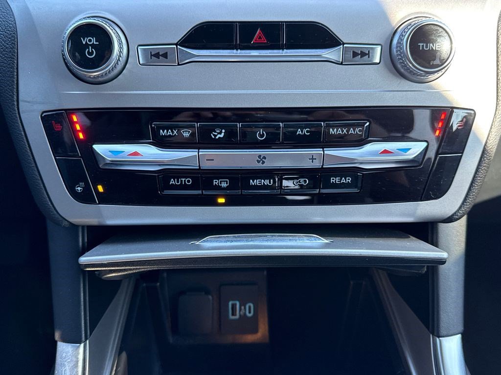 Used 2023 Ford Explorer XLT w/ Equipment Group 202A image 34