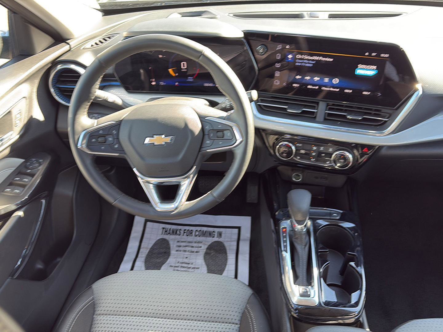 Used 2025 Chevrolet Trax LT w/ LT Convenience Package image 16