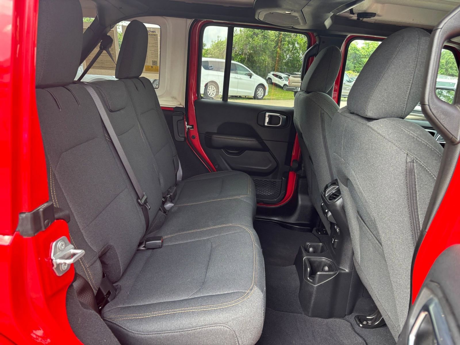 Used 2025 Jeep Wrangler Unlimited Sahara AWD/4WD image 25