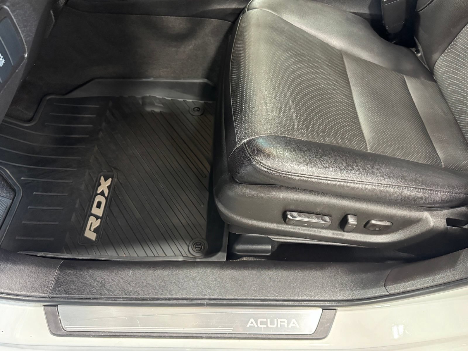 Used 2017 Acura RDX w/ Technology Package AWD/4WD image 18