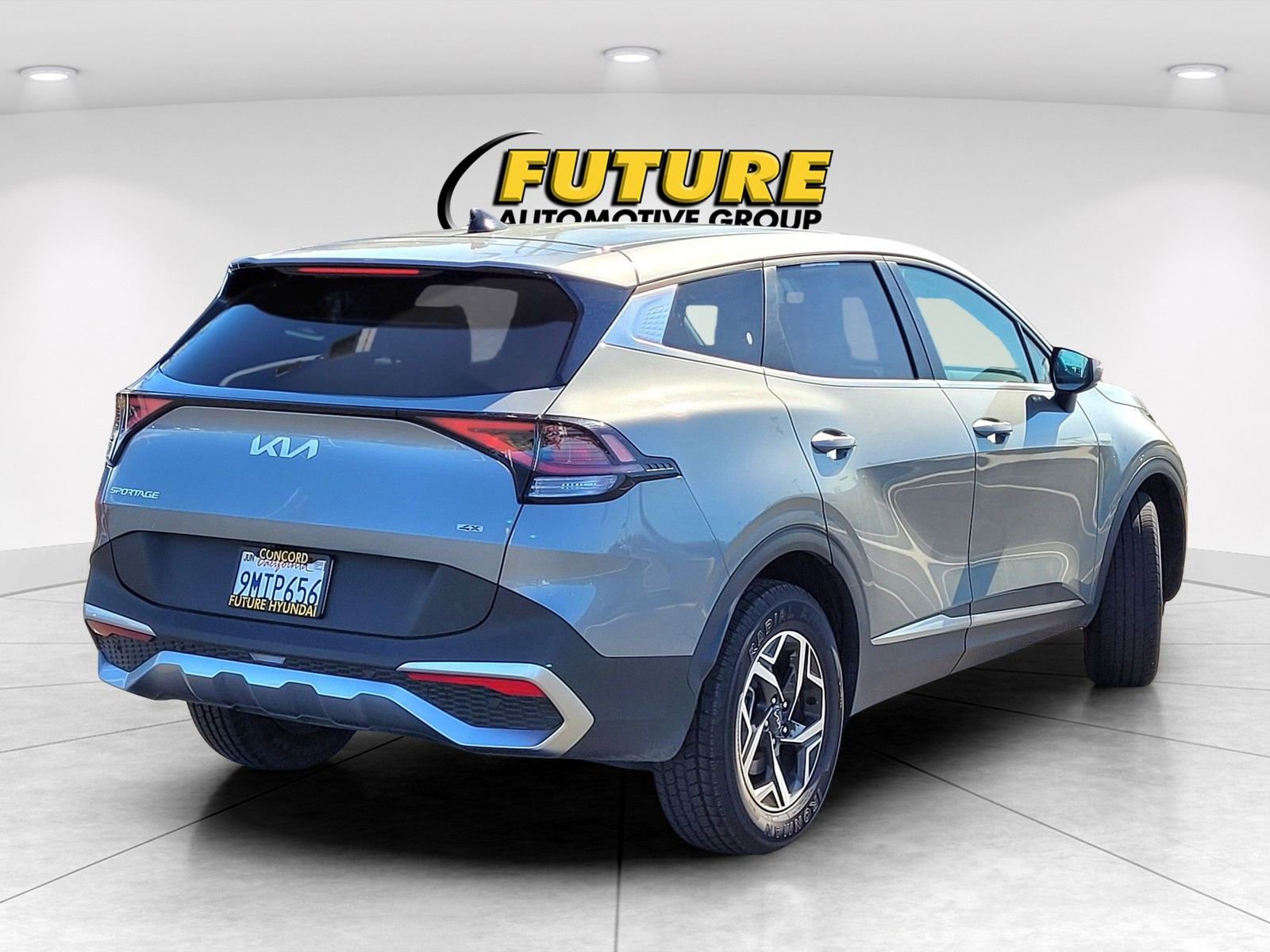 Used 2024 Kia Sportage LX image 7