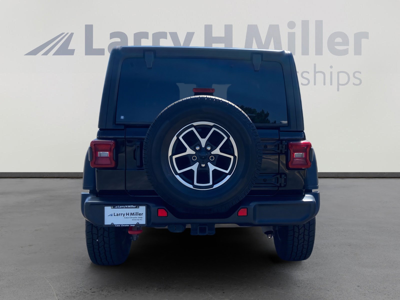 Used 2024 Jeep Wrangler Unlimited Rubicon AWD/4WD image 4
