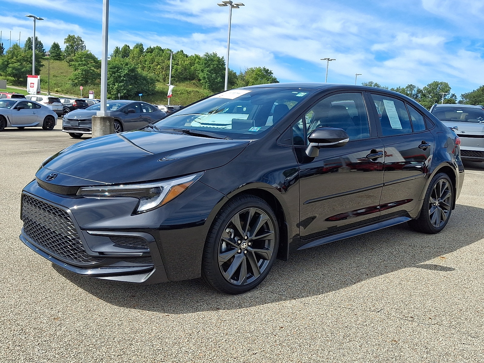 Certified 2026 Toyota Corolla SE w/ SE Package FWD image 3