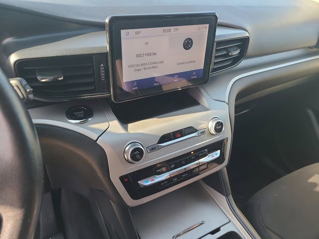 Used 2022 Ford Explorer XLT image 32