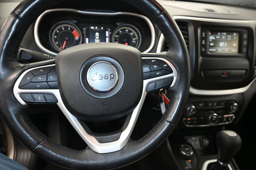 Used 2018 Jeep Cherokee Latitude w/ Cold Weather Group AWD/4WD image 18