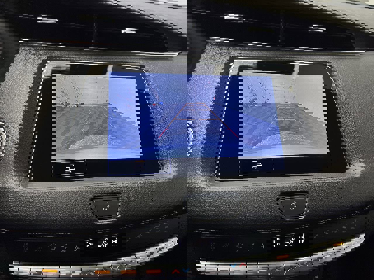 Used 2021 Cadillac XT4 Luxury w/ Cold Weather Package image 5