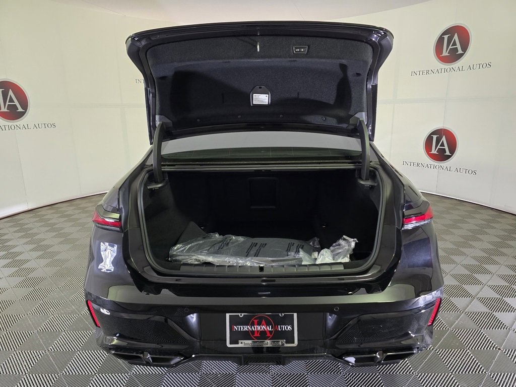 Used 2024 BMW 760i xDrive w/ Executive Package image 8