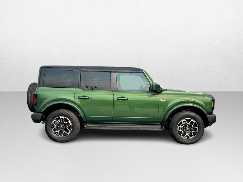 Used 2025 Ford Bronco Outer Banks AWD/4WD image 2