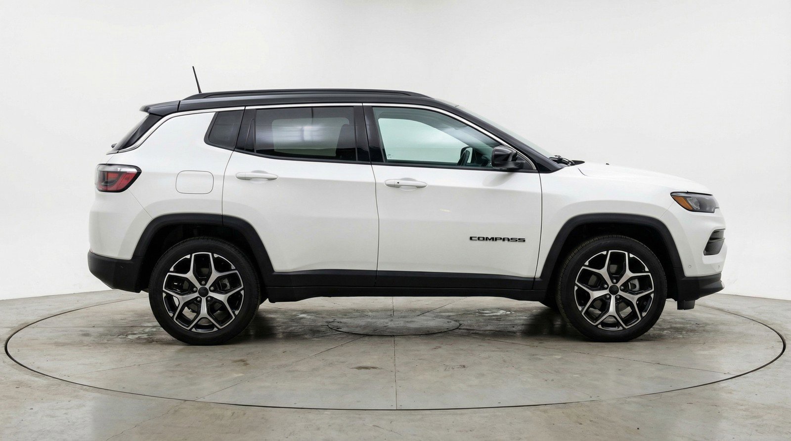 Used 2025 Jeep Compass Limited image 11