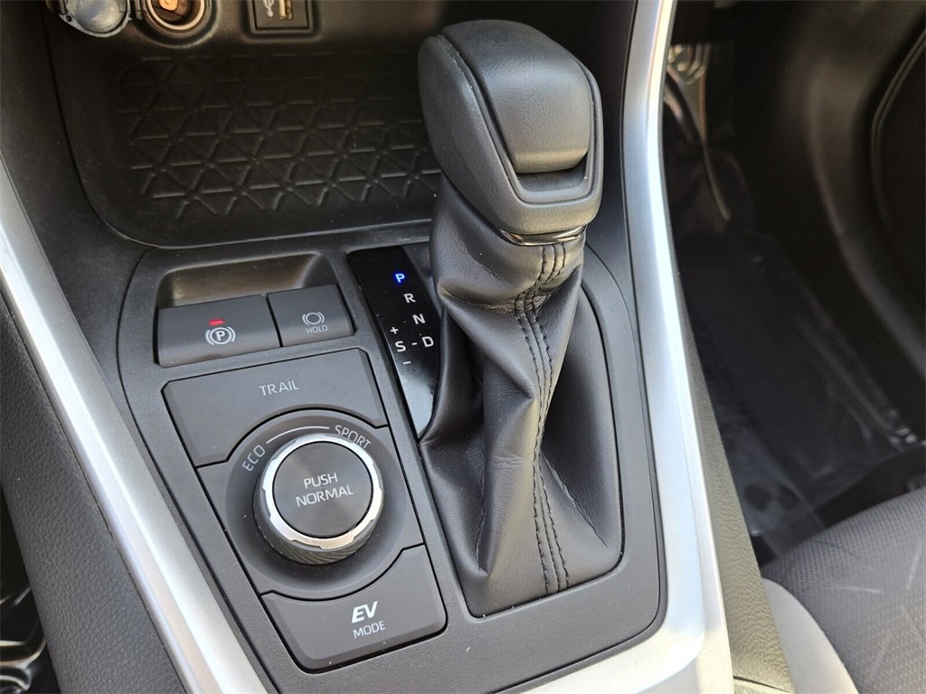 Used 2024 Toyota RAV4 XLE image 21