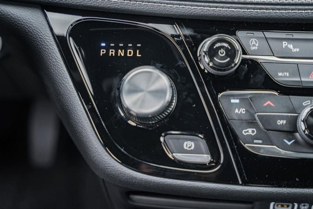 New 2025 Chrysler Pacifica Select FWD image 22
