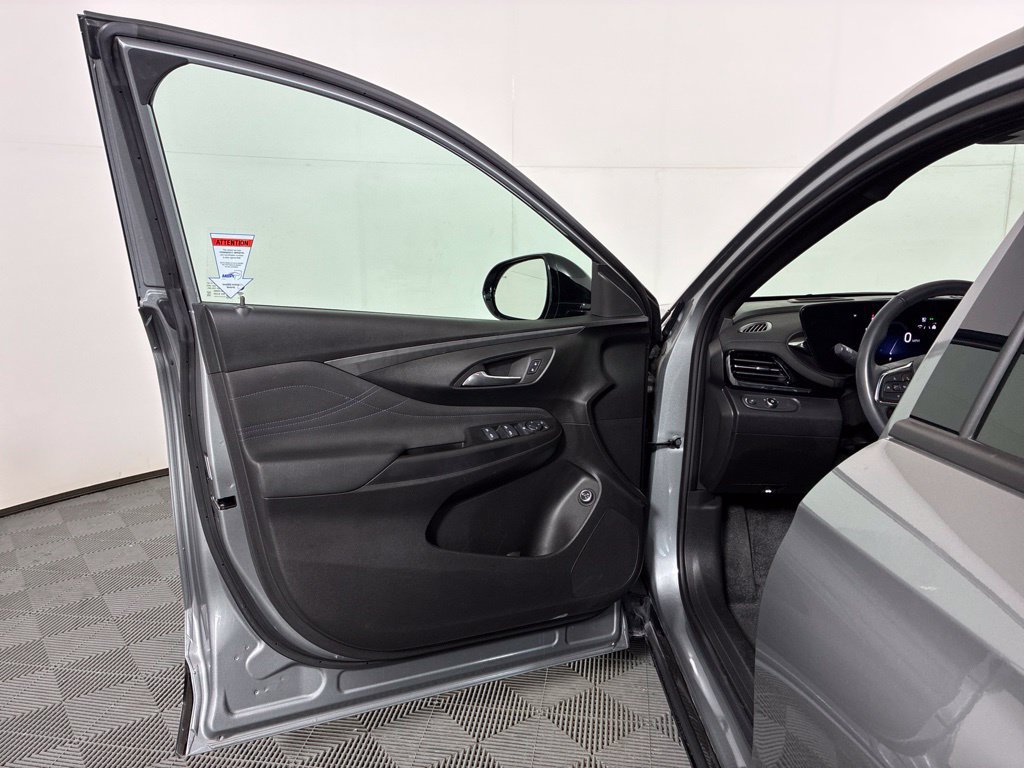 Used 2025 Buick Envista Sport Touring w/ Experience Buick Package FWD image 23