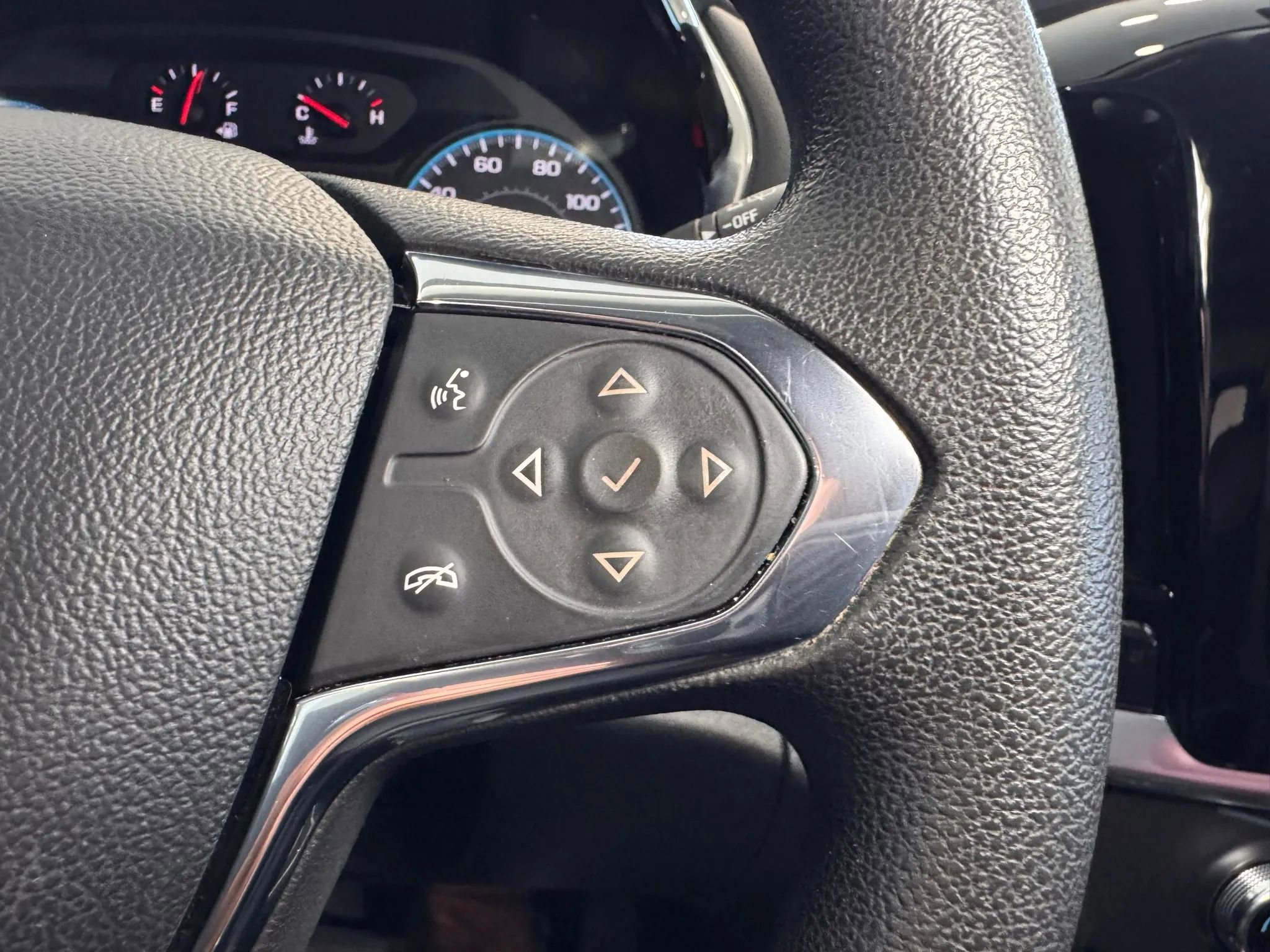 Used 2020 Chevrolet Traverse LS image 32