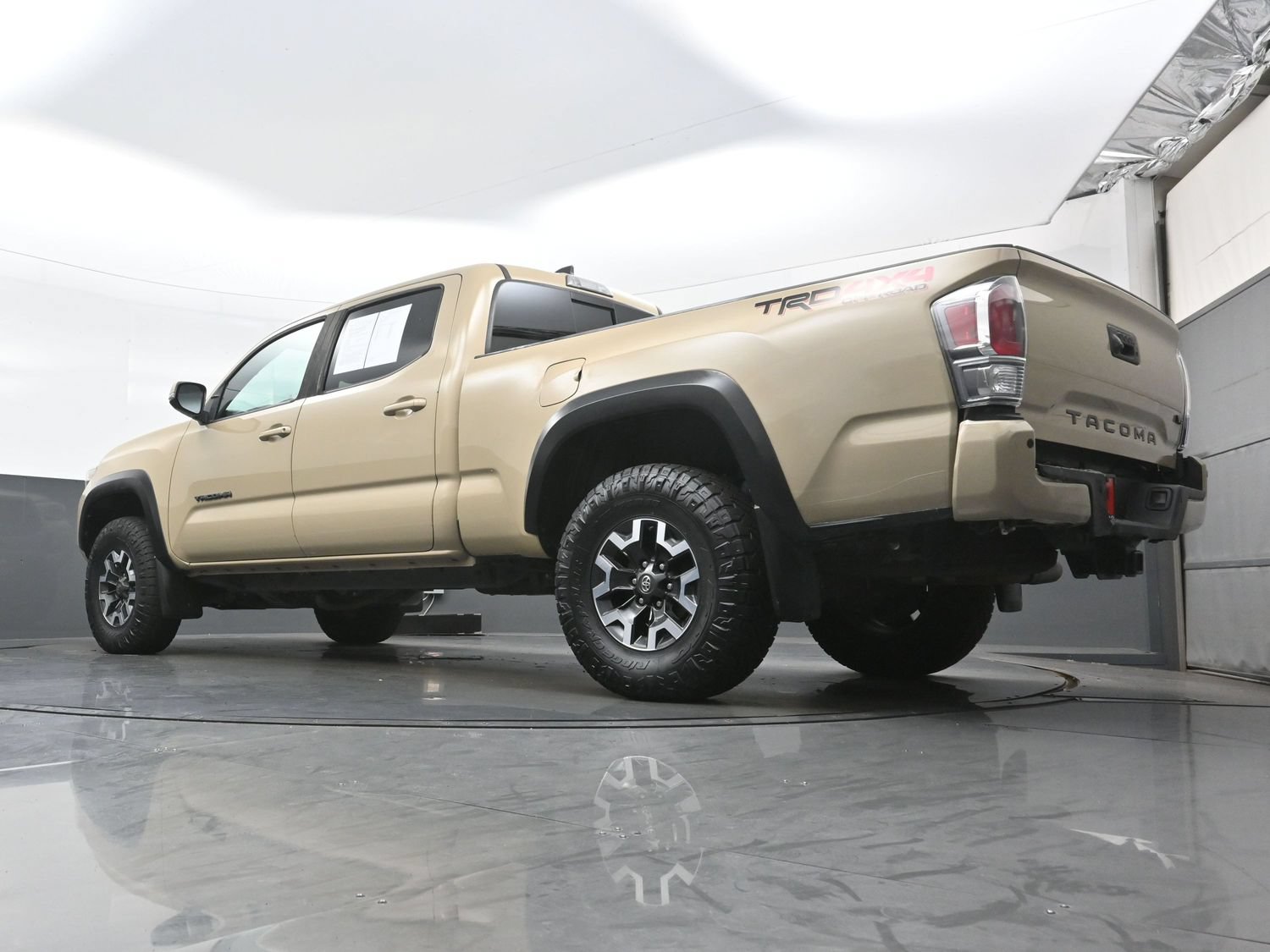 Used 2020 Toyota Tacoma TRD Off-Road w/ Technology Package AWD/4WD image 30