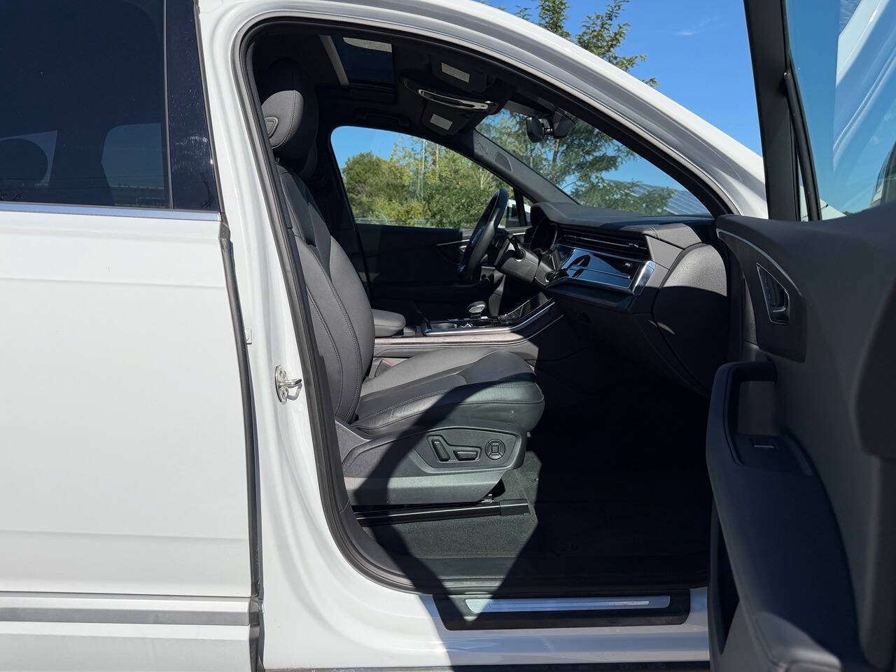 Used 2023 Audi Q7 2.0T Premium Plus w/ Premium Plus Package AWD/4WD image 19