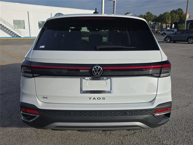 Used 2025 Volkswagen Taos SE FWD image 3