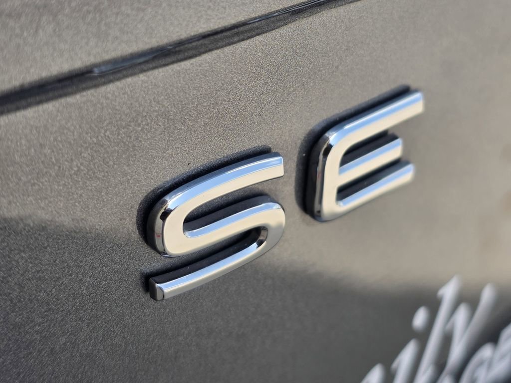 Used 2024 Volkswagen Tiguan SE R-Line FWD image 8