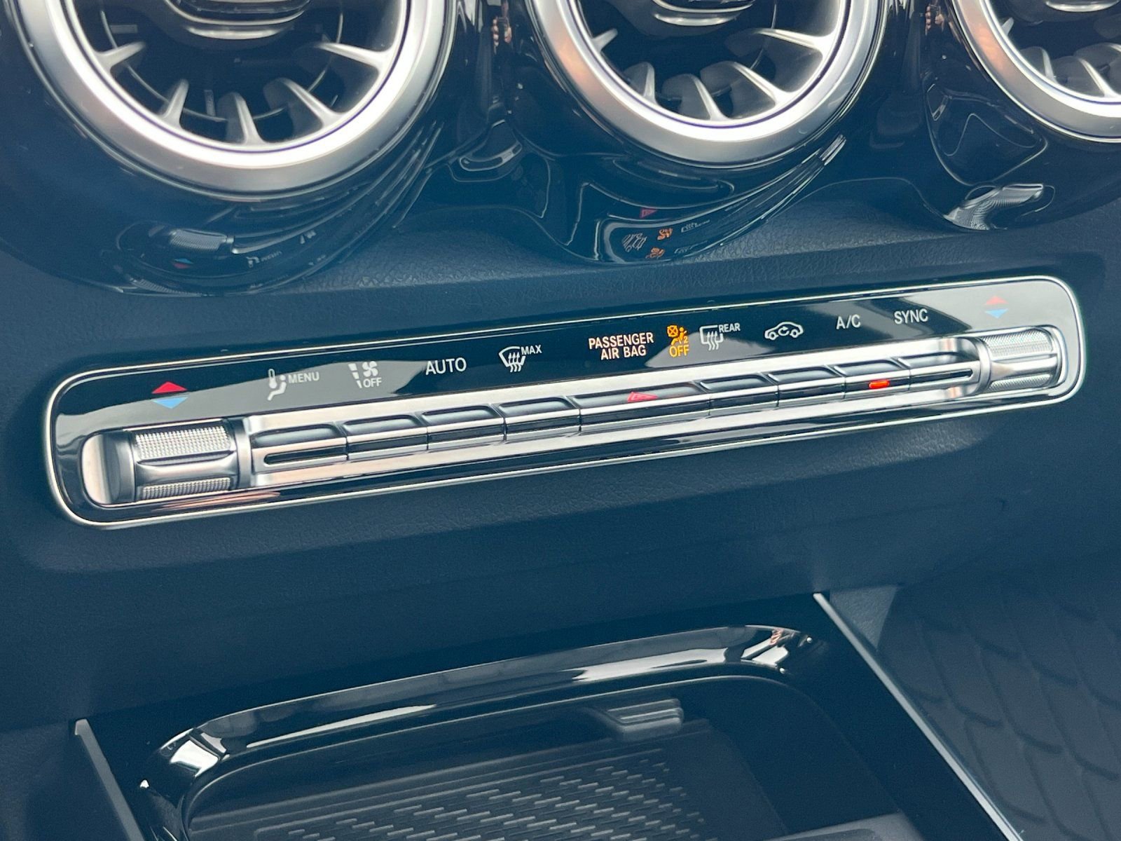 Used 2024 Mercedes-Benz GLB 250 4MATIC image 18