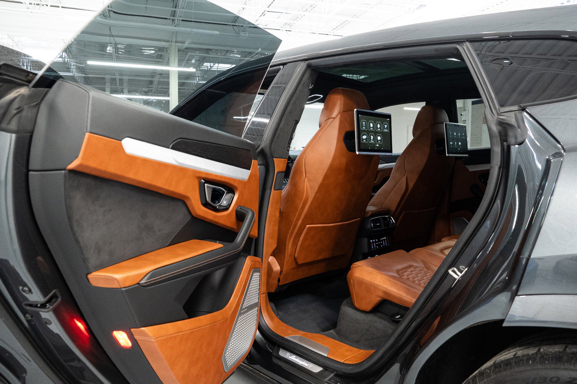 Used 2019 Lamborghini Urus image 20