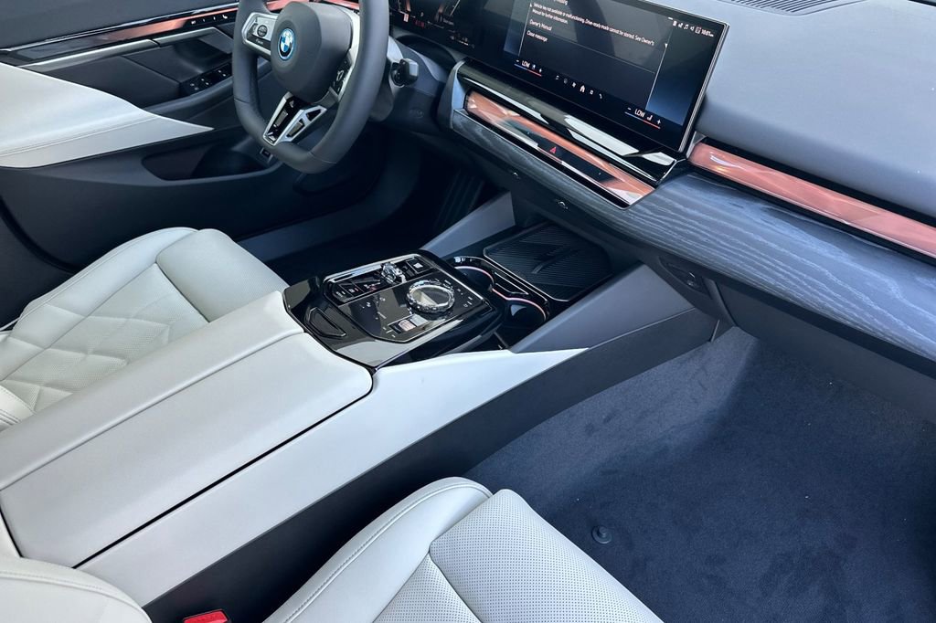New 2026 BMW 550e xDrive 550e xDrive w/ Executive Package image 16