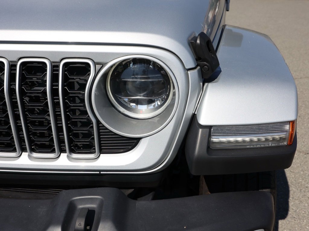 Used 2024 Jeep Wrangler Sahara image 10