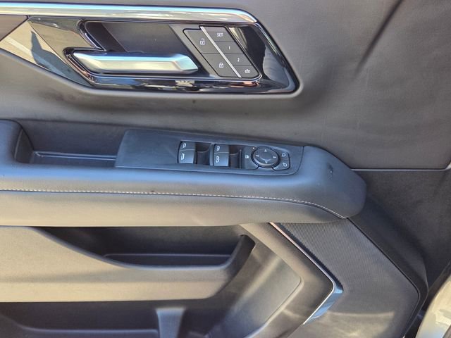 Certified 2025 Chevrolet Suburban Z71 AWD/4WD image 36