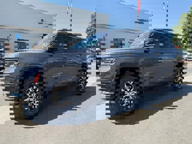 New 2025 Jeep Grand Cherokee L Limited w/ Trailer Tow Package image 2