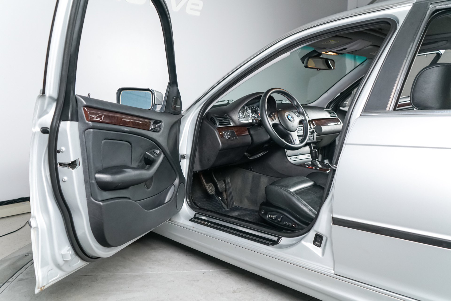 Used 2004 BMW 330i Sedan RWD image 17