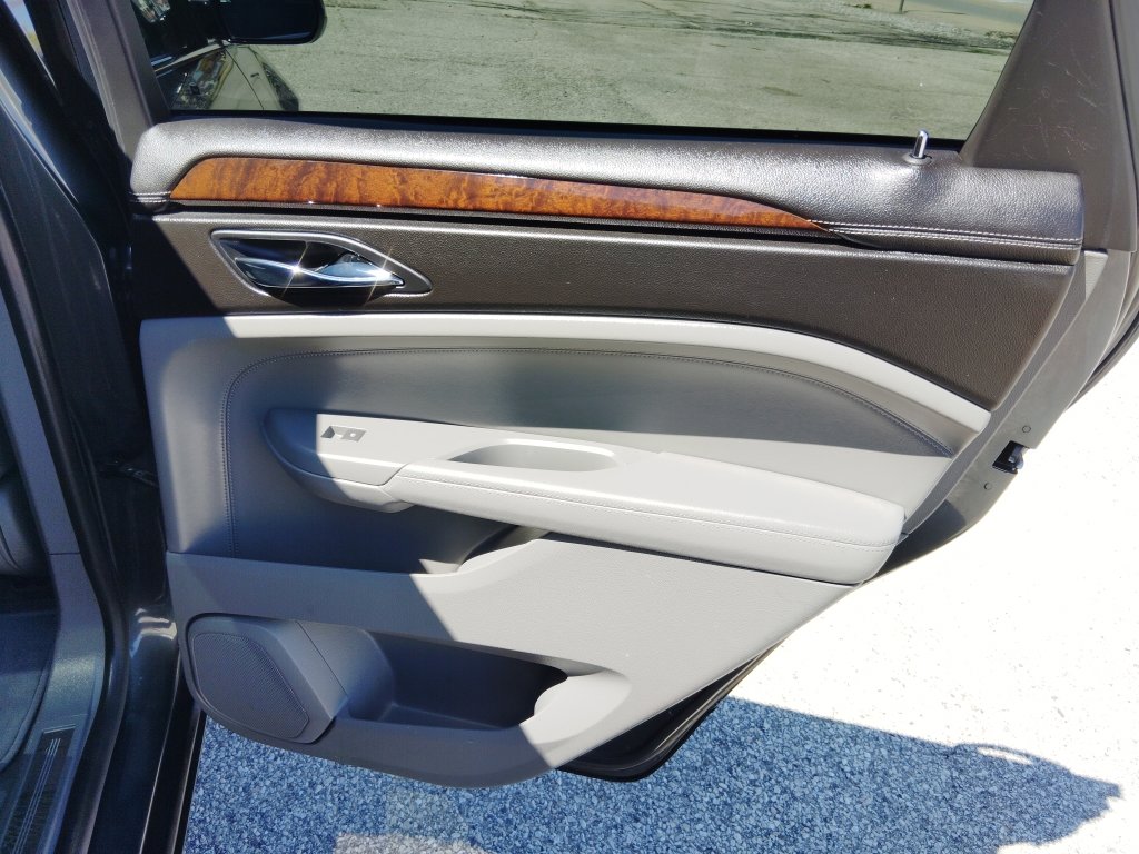 Used 2010 Cadillac SRX Luxury image 30