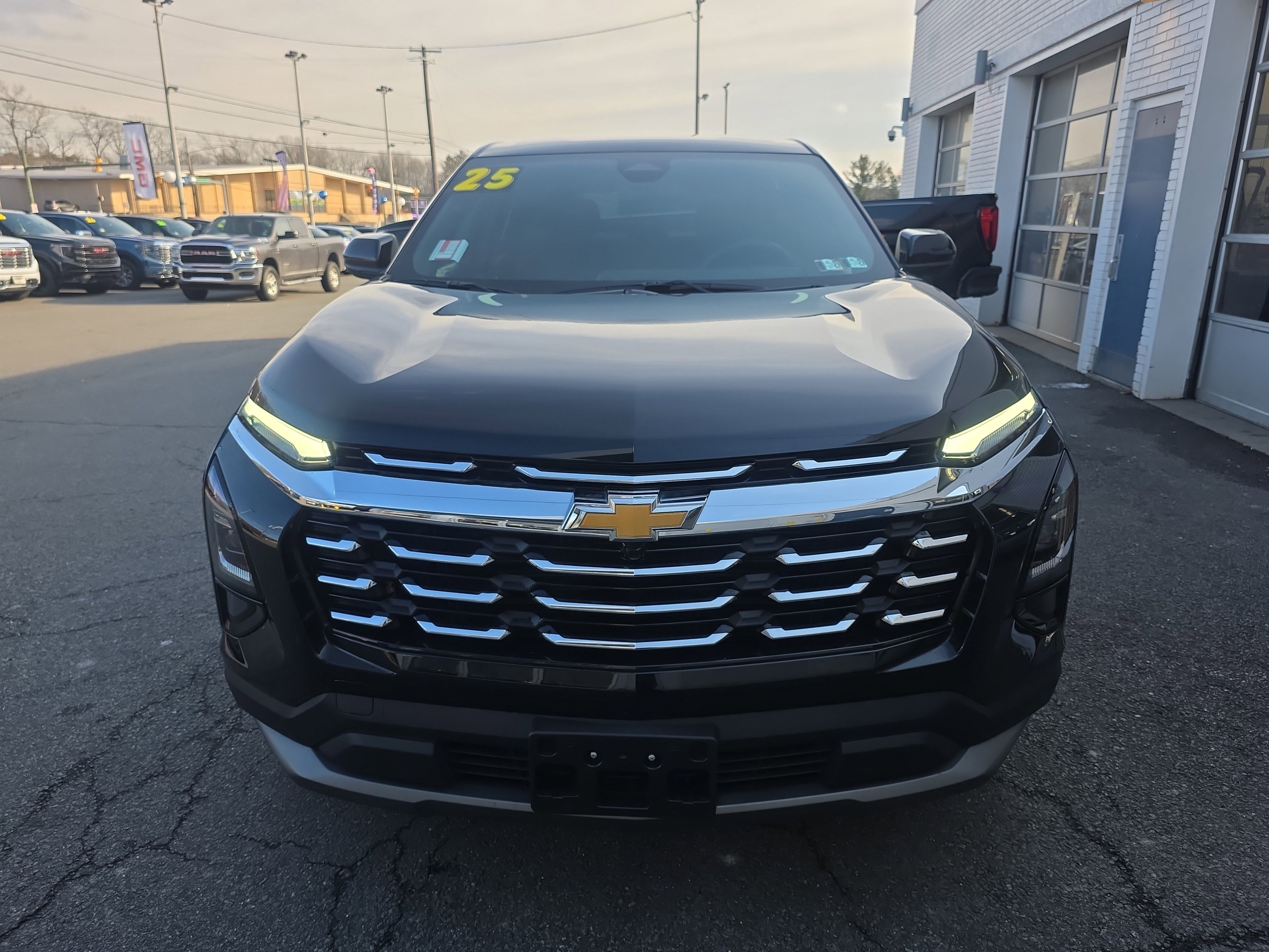 Used 2025 Chevrolet Equinox LT image 11